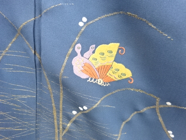 アンティーク　蝶に草葉模様刺繍着物